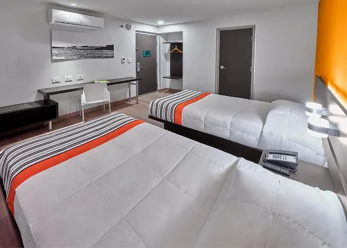 Express Junior Cdmx Sullivan Отель 4*